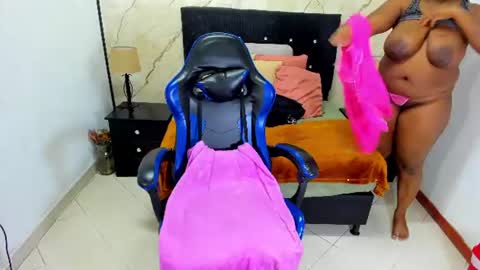 Snapshot of queen_ebony_69 chatting on July 16, 2026, 3:34 am Queen online show from July 16, 2026, 3:34 am