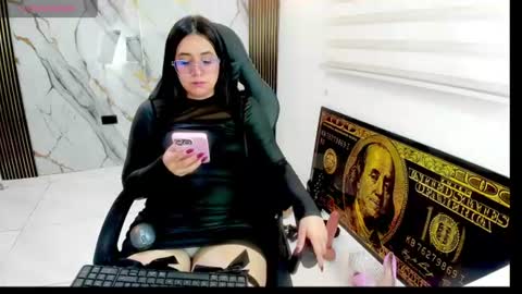 queen_findom1 online show from July 23, 2026, 5:38 am