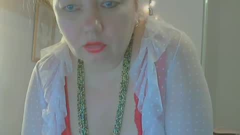 queen_jane8 online show from December 24, 2024, 2:44 pm