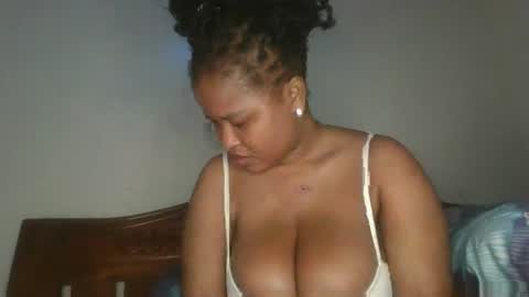 Snapshot of queen_kikih chatting on April 28, 2026, 12:42 am Queen kikih online show from April 28, 2026, 12:42 am
