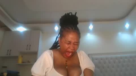 Snapshot of queen_kikih chatting on May 16, 2026, 12:18 am Queen kikih online show from May 16, 2026, 12:18 am