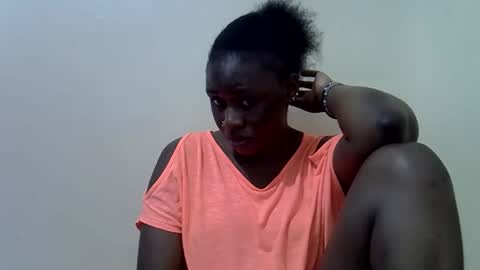 Snapshot of queen_leilla chatting on April 26, 2026, 9:07 am queen_leilla online show from April 26, 2026, 9:07 am