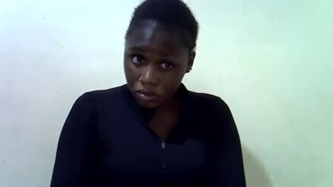 Snapshot of queen_leilla chatting on May 3, 2026, 2:56 pm queen_leilla online show from May 3, 2026, 2:56 pm