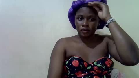 Snapshot of queen_leilla chatting on May 5, 2026, 3:53 pm queen_leilla online show from May 5, 2026, 3:53 pm