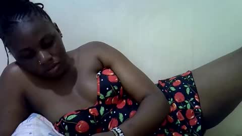 Snapshot of queen_leilla chatting on May 18, 2026, 6:25 pm queen_leilla online show from May 18, 2026, 6:25 pm