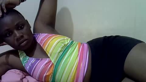 Snapshot of queen_leilla chatting on May 20, 2026, 5:46 am queen_leilla online show from May 20, 2026, 5:46 am