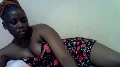 Snapshot of queen_leilla chatting on June 12, 2026, 7:40 am queen_leilla online show from June 12, 2026, 7:40 am