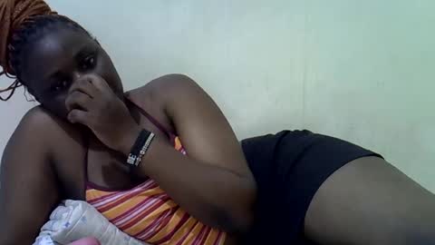 Snapshot of queen_leilla chatting on June 15, 2026, 2:41 pm queen_leilla online show from June 15, 2026, 2:41 pm