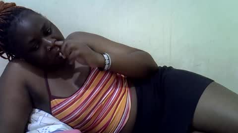 Snapshot of queen_leilla chatting on June 17, 2026, 2:58 am queen_leilla online show from June 17, 2026, 2:58 am