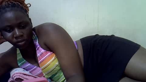 Snapshot of queen_leilla chatting on June 17, 2026, 3:24 pm queen_leilla online show from June 17, 2026, 3:24 pm