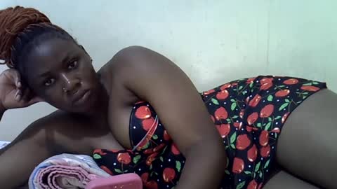 Snapshot of queen_leilla chatting on June 30, 2026, 8:26 am queen_leilla online show from June 30, 2026, 8:26 am