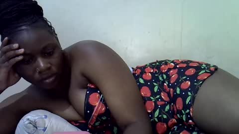Snapshot of queen_leilla chatting on July 15, 2026, 6:29 am queen_leilla online show from July 15, 2026, 6:29 am