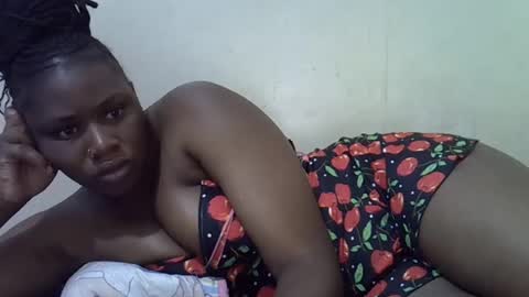 Snapshot of queen_leilla chatting on July 17, 2026, 4:30 am queen_leilla online show from July 17, 2026, 4:30 am