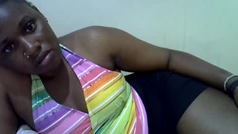 Snapshot of queen_leilla chatting on July 25, 2026, 6:38 pm queen_leilla online show from July 25, 2026, 6:38 pm