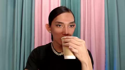 Queen Lucifer online show from November 25, 2025, 8:14 am