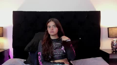 queen_misy online show from April 15, 2026, 9:04 pm