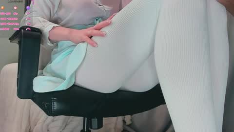 Snapshot of queen_nylon chatting on May 6, 2026, 2:55 pm Carly online show from May 6, 2026, 2:55 pm