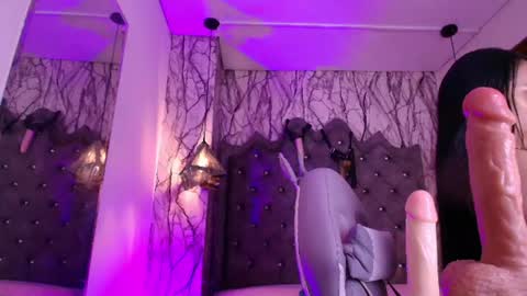 QueenNyx online show from June 13, 2026, 2:42 am