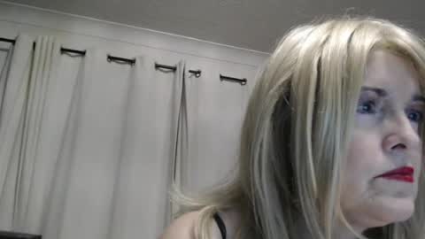 Snapshot of queen_of_the_deck chatting on July 3, 2026, 1:34 am Topaz blue dreamo989n999 online show from July 3, 2026, 1:34 am