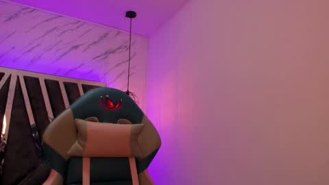   online show from September 18, 2025, 11:12 am