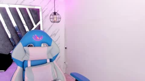   online show from November 14, 2025, 11:20 am