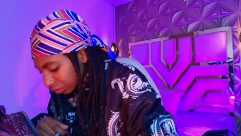 Snapshot of queen_perla_ chatting on April 23, 2026, 12:15 pm online show from April 23, 2026, 12:15 pm