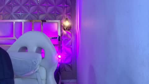 Snapshot of queen_perla_ chatting on April 30, 2026, 12:00 pm online show from April 30, 2026, 12:00 pm