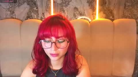 Snapshot of queen_red_v chatting on July 18, 2026, 3:11 am queen_red_v online show from July 18, 2026, 3:11 am
