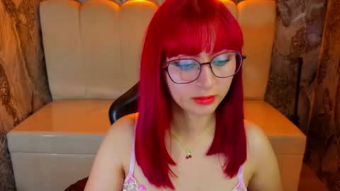 Snapshot of queen_red_v chatting on July 29, 2026, 3:04 am queen_red_v online show from July 29, 2026, 3:04 am