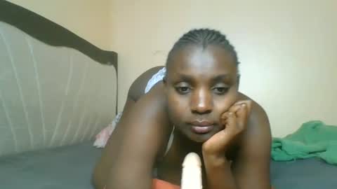 Snapshot of queen_wow2 chatting on June 12, 2026, 2:27 pm queen online show from June 12, 2026, 2:27 pm