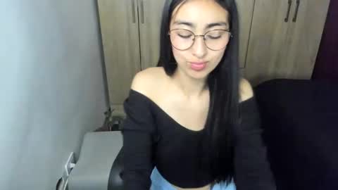 Snapshot of queenbyte_18 chatting on February 19, 2026, 3:46 am queenbyte_18 online show from February 19, 2026, 3:46 am