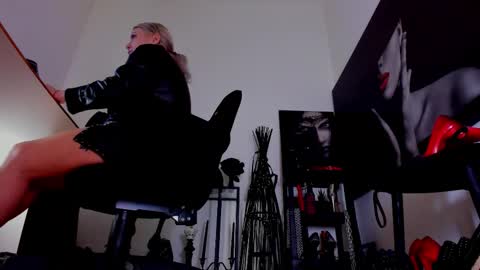 Snapshot of queencatsnow chatting on February 2, 2026, 3:05 am Misscatsnow online show from February 2, 2026, 3:05 am