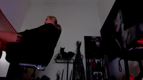 Snapshot of queencatsnow chatting on February 26, 2026, 8:02 am Misscatsnow online show from February 26, 2026, 8:02 am