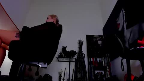 Snapshot of queencatsnow chatting on February 28, 2026, 8:48 am Misscatsnow online show from February 28, 2026, 8:48 am