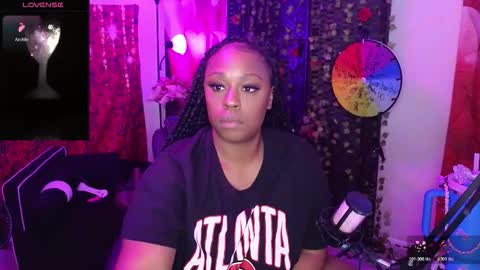 Queen Cherise Roze online show from November 9, 2025, 2:48 pm