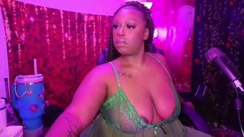 Snapshot of queencroze chatting on May 21, 2026, 12:50 am Queen Cherise Roze online show from May 21, 2026, 12:50 am