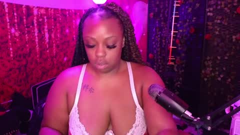 Snapshot of queencroze chatting on May 27, 2026, 4:37 pm Queen Cherise Roze online show from May 27, 2026, 4:37 pm