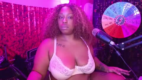 Snapshot of queencroze chatting on June 6, 2026, 2:44 pm Queen Cherise Roze online show from June 6, 2026, 2:44 pm