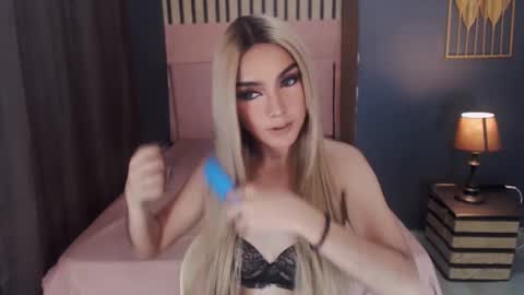 queenemeraldts online show from February 26, 2025, 5:31 am