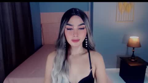 queenemeraldts online show from September 26, 2025, 2:15 am