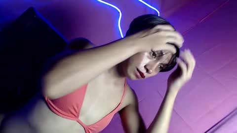 just call me QUEEN and ill be there online show from December 20, 2025, 6:09 am