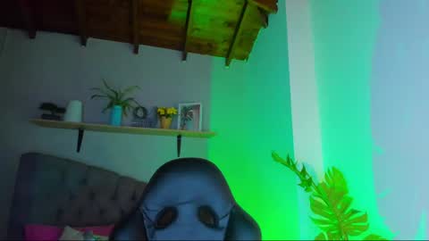 Snapshot of queengrett chatting on April 29, 2026, 6:03 pm Queen online show from April 29, 2026, 6:03 pm