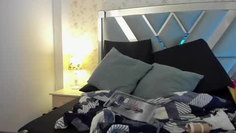 Snapshot of queenjenn__ chatting on December 7, 2024, 9:00 pm QUEENJEENN online show from December 7, 2024, 9:00 pm