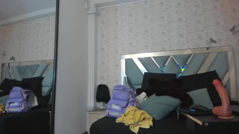 Snapshot of queenjenn__ chatting on December 10, 2024, 1:54 am QUEENJEENN online show from December 10, 2024, 1:54 am