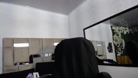 Snapshot of queenjenn__ chatting on January 13, 2025, 6:49 pm QUEENJEENN online show from January 13, 2025, 6:49 pm