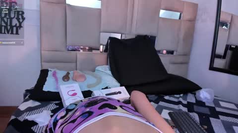 Snapshot of queenjenn__ chatting on March 7, 2025, 6:13 am QUEENJEENN online show from March 7, 2025, 6:13 am