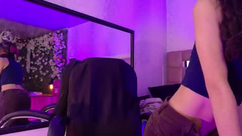 Snapshot of queenjenn__ chatting on September 24, 2025, 6:06 am QUEENJEENN online show from September 24, 2025, 6:06 am