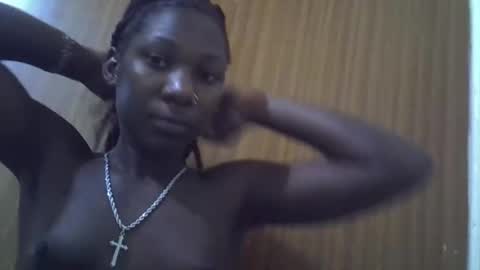 queenluiza199400 online show from April 13, 2026, 10:43 am