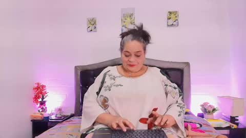 Snapshot of queenmature chatting on April 24, 2026, 8:00 pm VickyBoobss online show from April 24, 2026, 8:00 pm