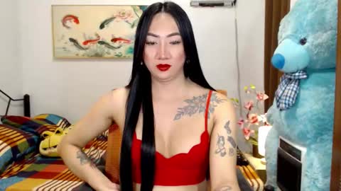 QUEEN online show from December 1, 2025, 3:50 pm